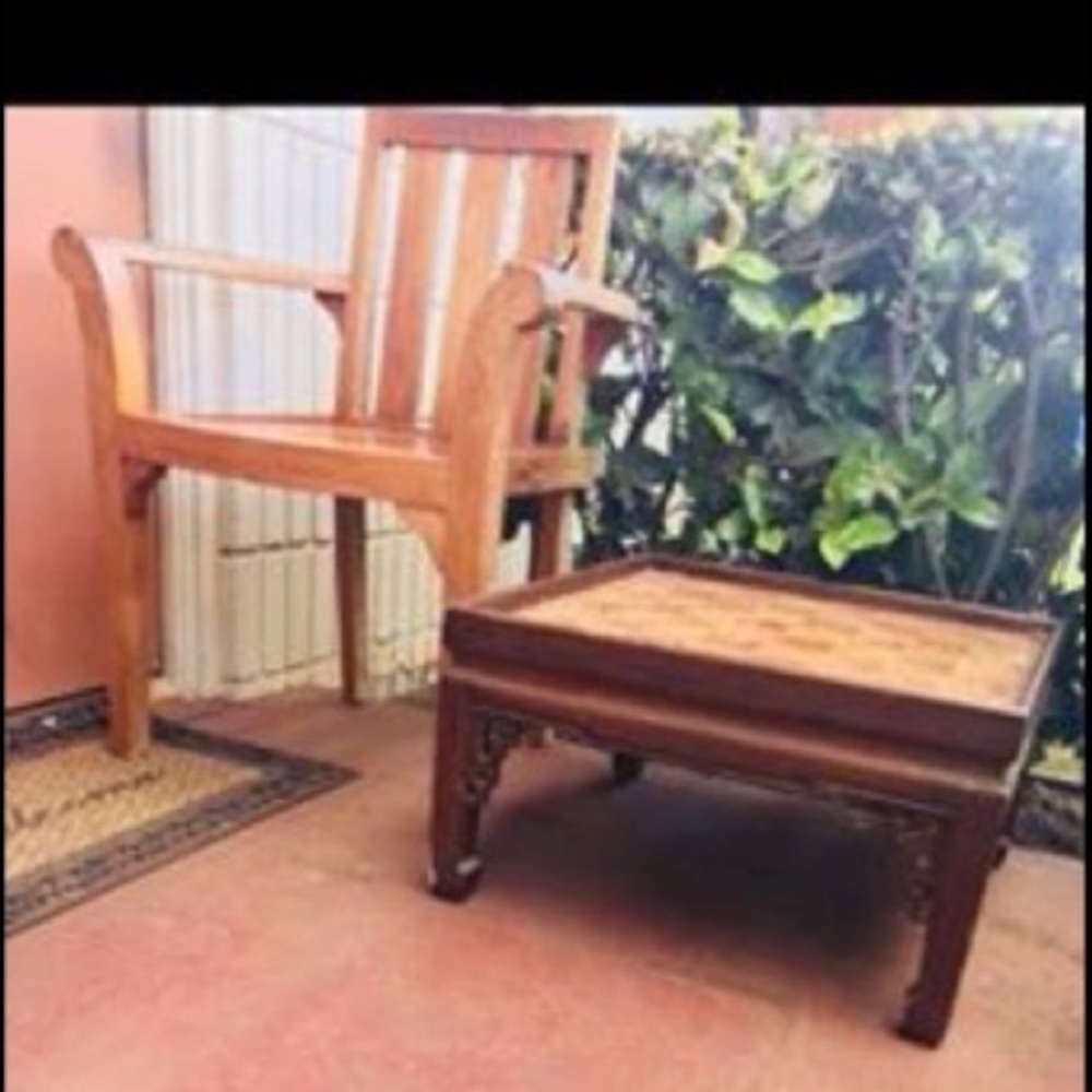 Antique wooden Chess Table and wooden chess pieces